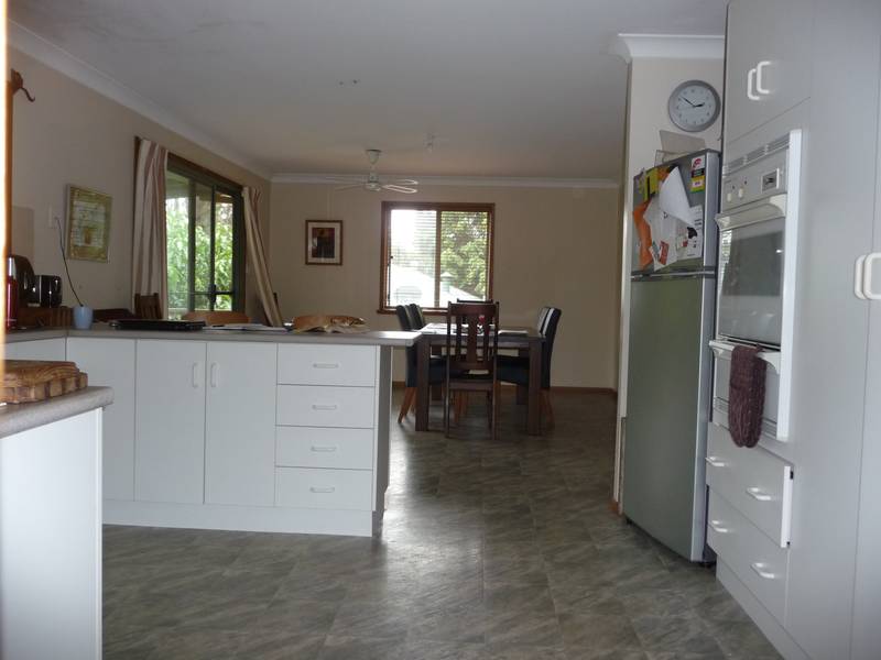 DON'T LET THIS ONE GET AWAY Picture 3