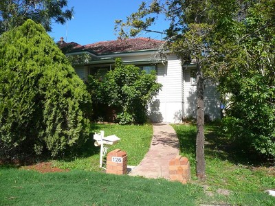 LARGE HOME IN THE EAST Picture