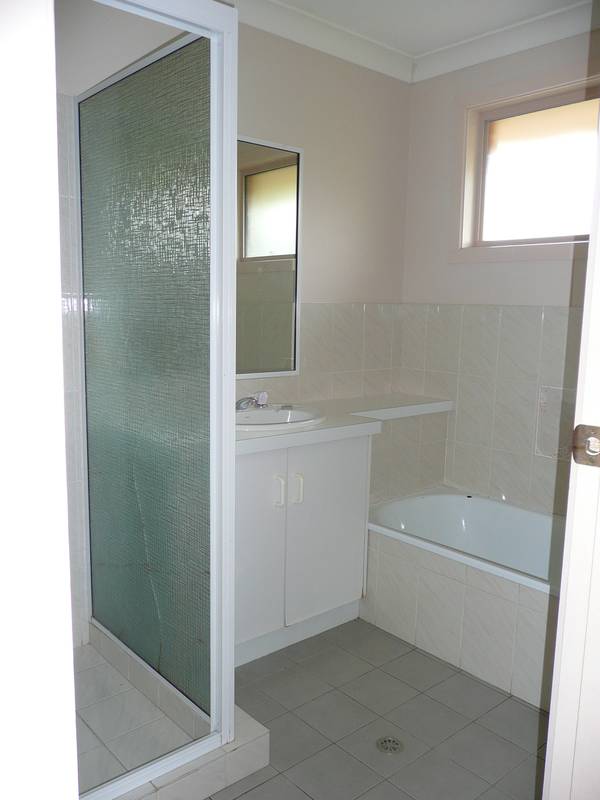 LARGE GOONELLABAH HOME Picture 2