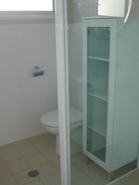 REDUCED IN PRICE - TENANTS BREAKING LEASE Picture 3