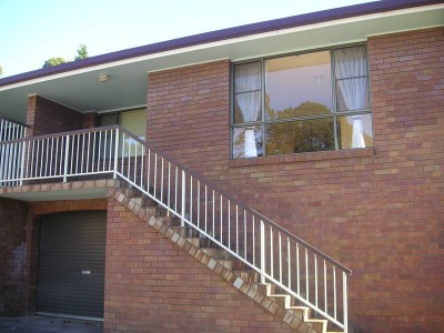 3 BEDROOM BRICK & TILE UNIT Picture