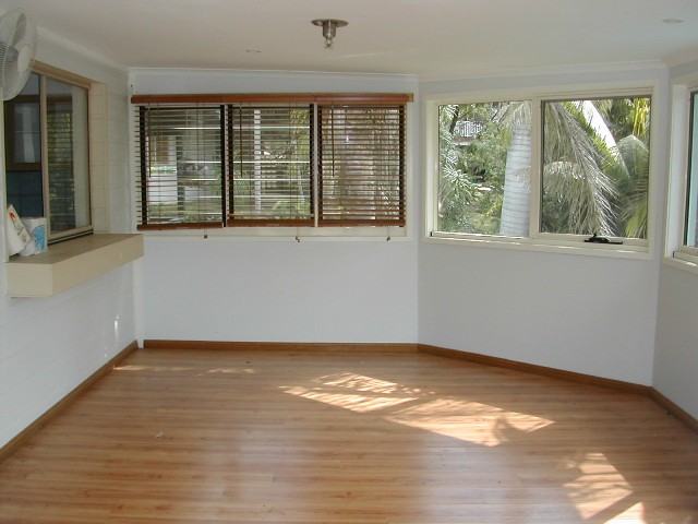 LARGE LISMORE HEIGHTS HOME Picture 3