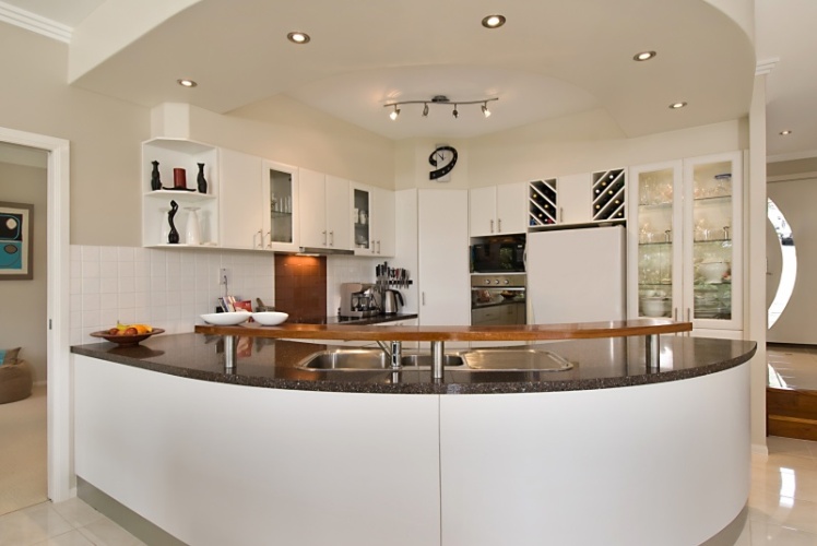 LOVE AT FIRST SIGHT Picture 3