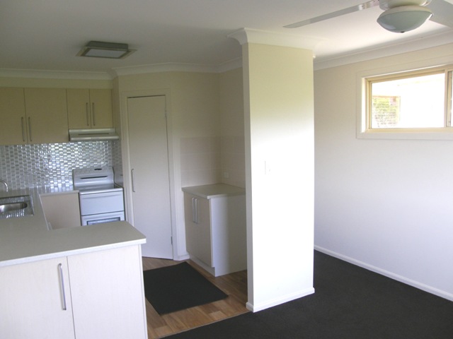 DESIRABLE DUPLEX UNIT Picture 2