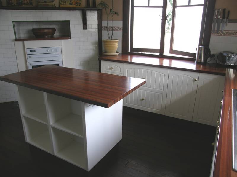 CONVENIENT CENTRAL LOCATION Picture 3