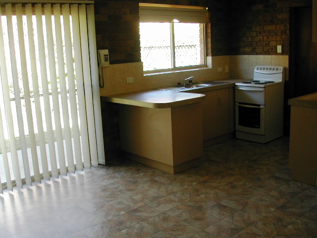 BRICK & TILE DUPLEX Picture 3