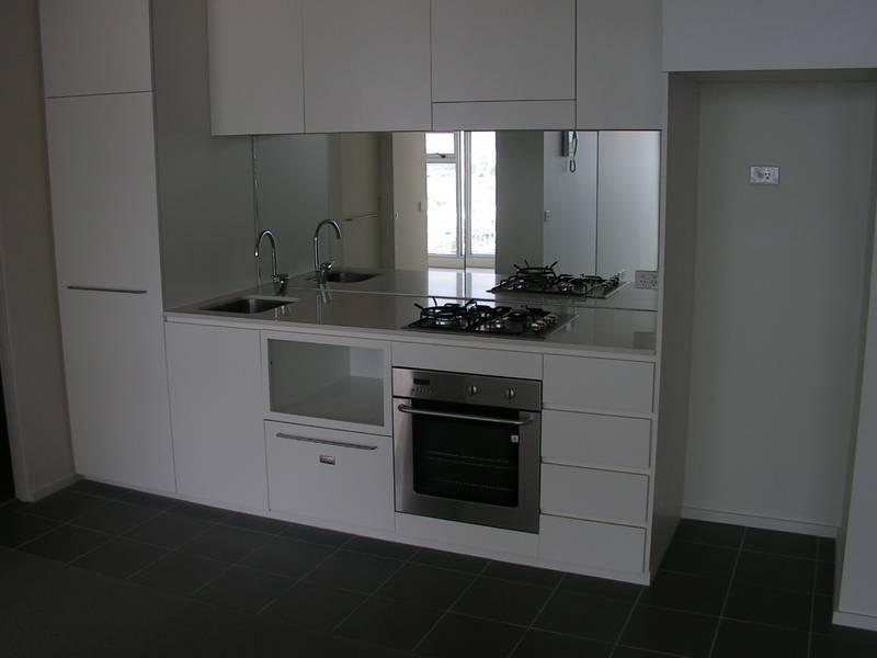 VILLAGE DOCKLANDS Picture 2