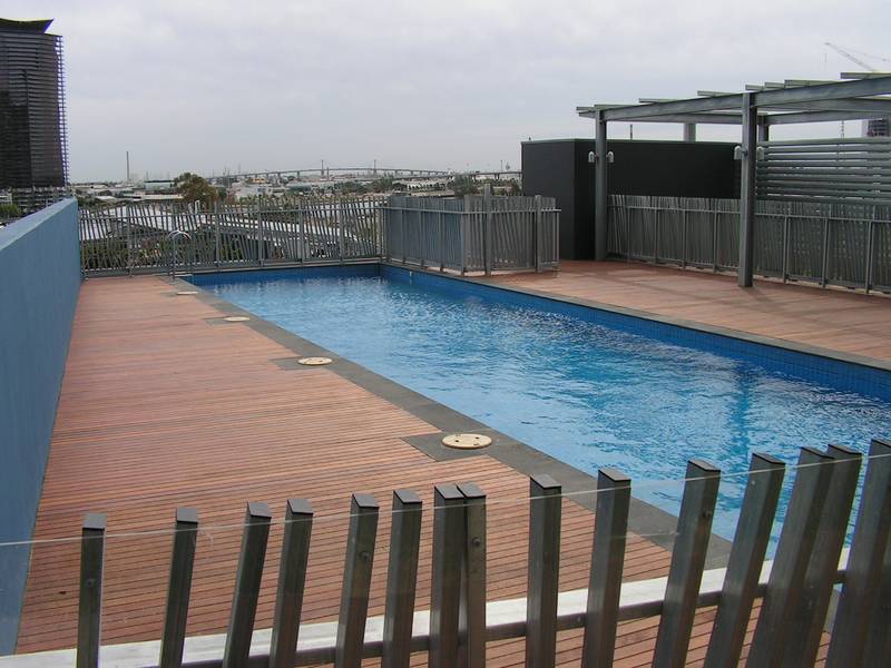 VILLAGE DOCKLANDS Picture 3