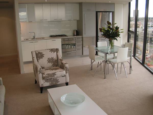 Tower 1 - 2 Bedroom Fully Furnished Picture 3