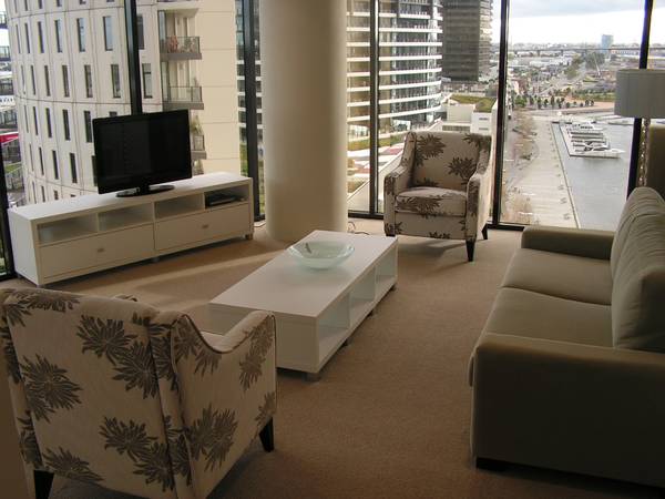 Tower 1 - 2 Bedroom Fully Furnished Picture 2