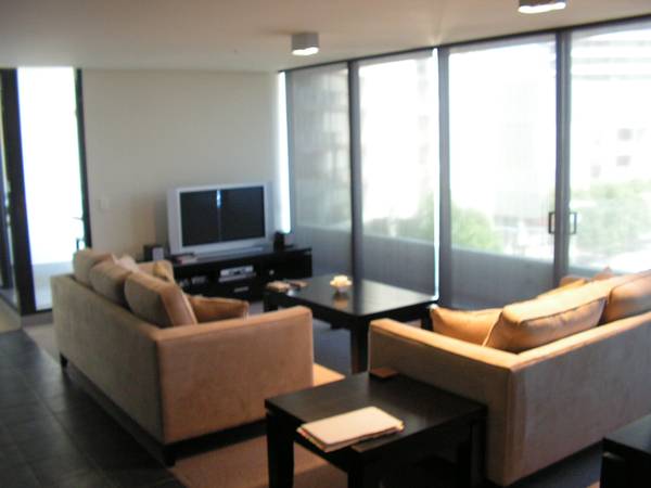 Yarra's Edge - 2 Bedroom Fully Furnished Picture 2