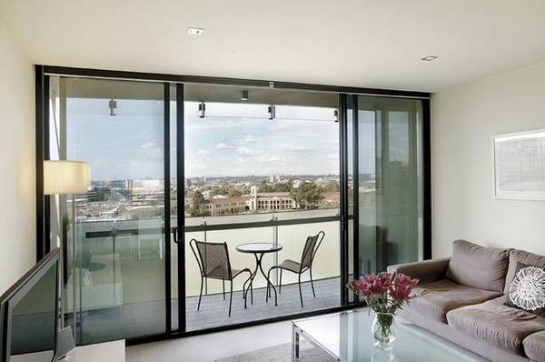 YVE - Luxury Lifestyle Picture YVE - Luxury Lifestyle Picture