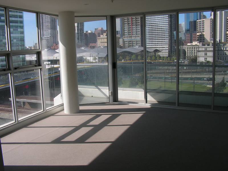 Village Docklands - 1 Bedroom Picture 2