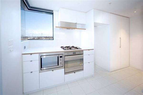 In the Heart of the Docklands Picture 3