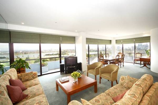 Spectacular fully furnished luxury apartment in SKY Apartments Picture