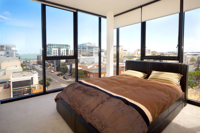 Luxury Lifestyle with Bay Views! Picture 2