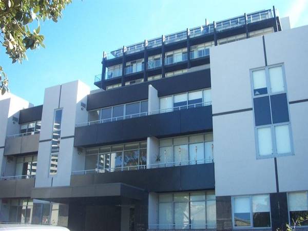 TWO BEDROOM IN BAYVIEW COMPLEX Picture 1