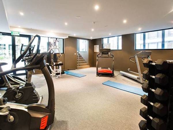 Modern Apartment, Fantastic Location! Picture