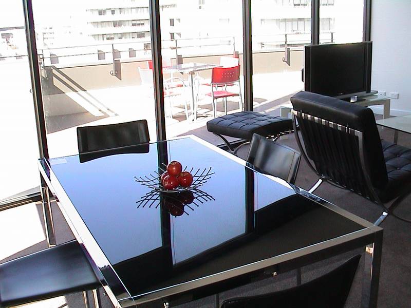 BAYSHORE - 2 Bedroom with amazing CBD Views Picture 2