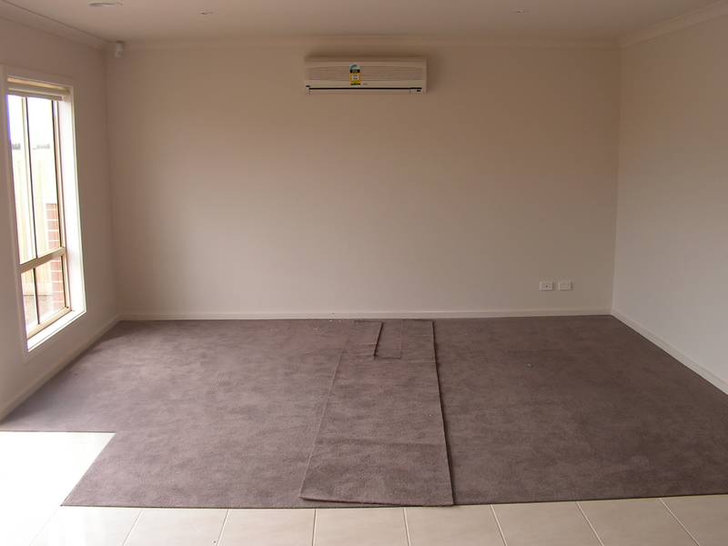 NEAR NEW 3 BEDROOM, 2 BATHROOM HOUSE WITH AIR CONDITIONING Picture 2