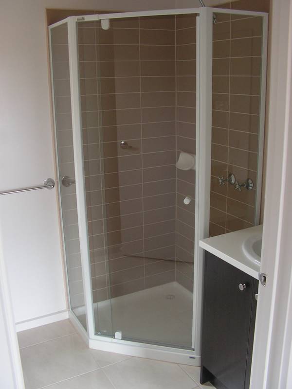 NEAR NEW 3 BEDROOM, 2 BATHROOM HOUSE Picture