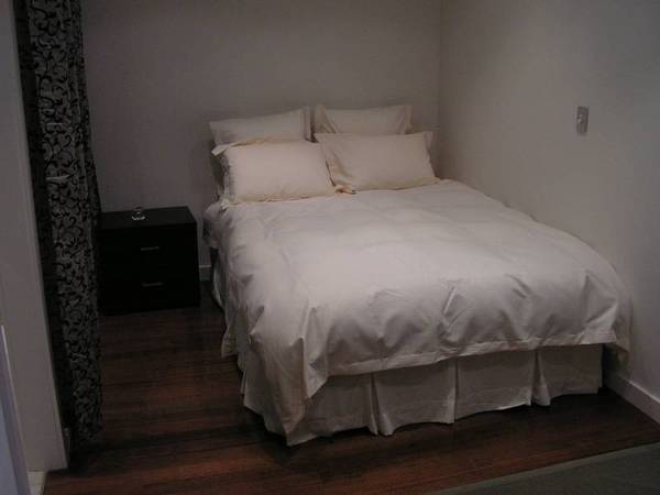 BEACON COVE - Fully Furnished 1 Bedroom Picture 3