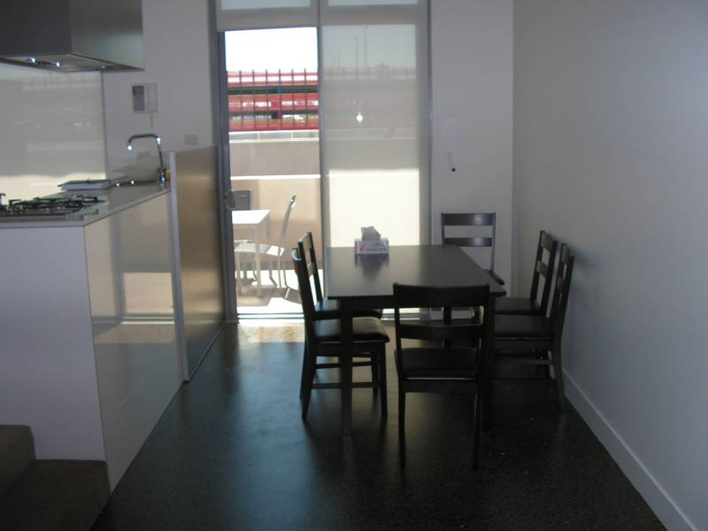Fully Furnished - Townhouse Living in Docklands Picture