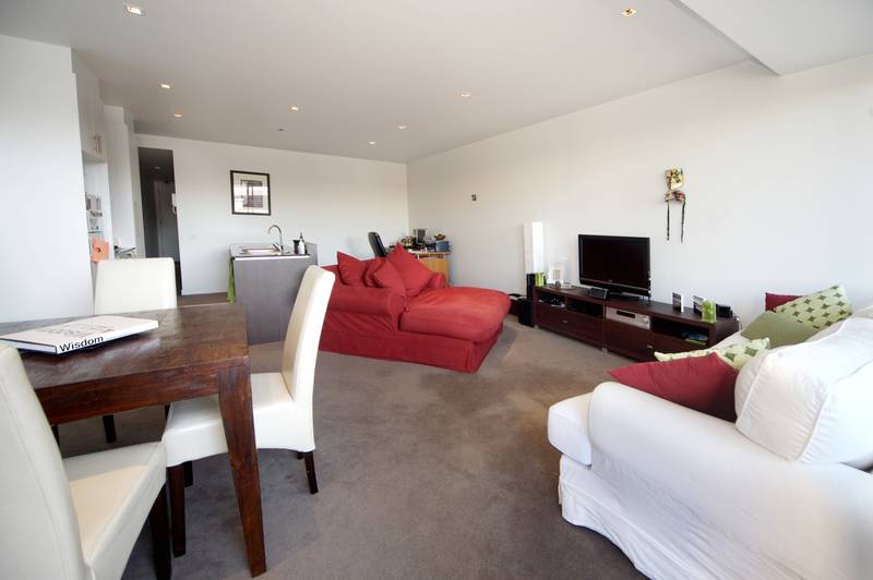 Stylish & Modern Picture 3