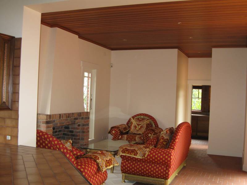 Spacious 4 Bedroom Family Home Picture 3