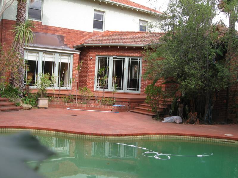 Spacious 4 Bedroom Family Home Picture 1