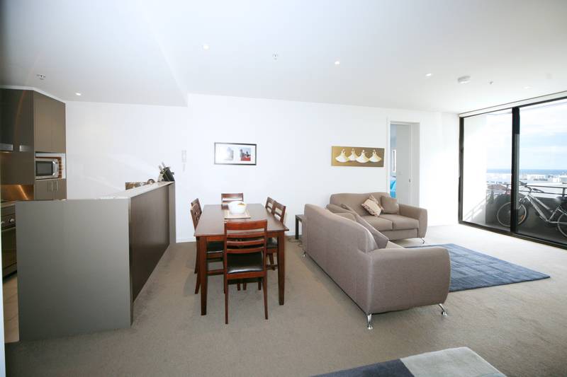 Luxury Lifestyle with Bay Views! Picture 3