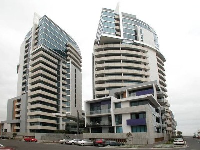 HMAS - TWO BEDROOM, PLUS STUDY FULLY FURNISHED!! Picture