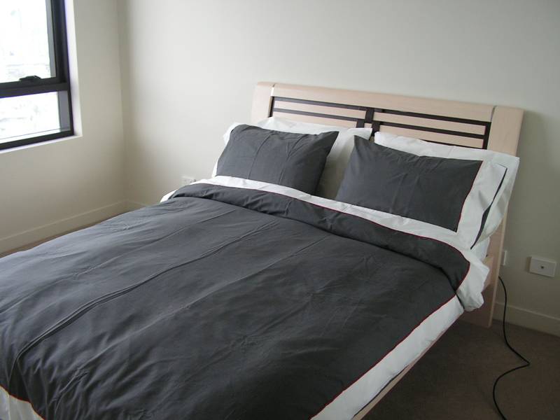 Cheapest 2 bedroom Fully Furnished in Docklands Picture 2
