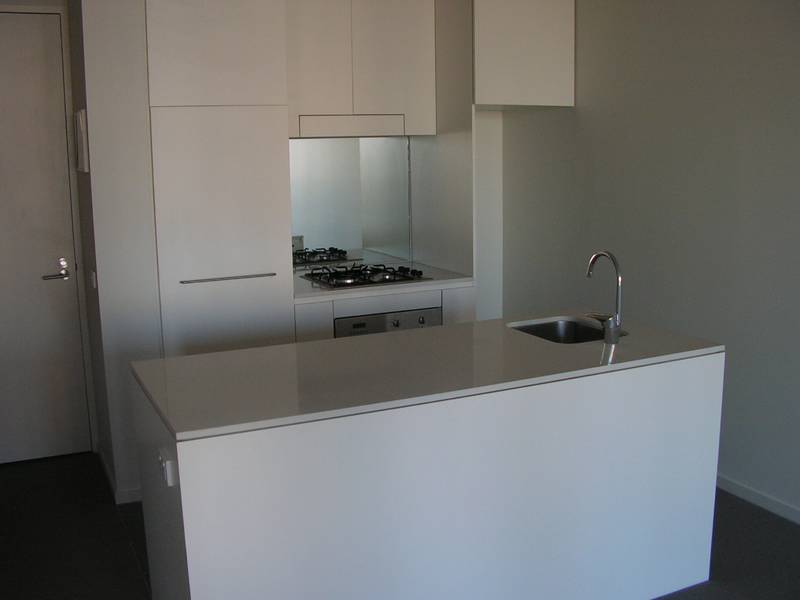 VILLAGE DOCKLANDS Picture 2