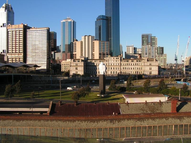 VILLAGE DOCKLANDS Picture 1