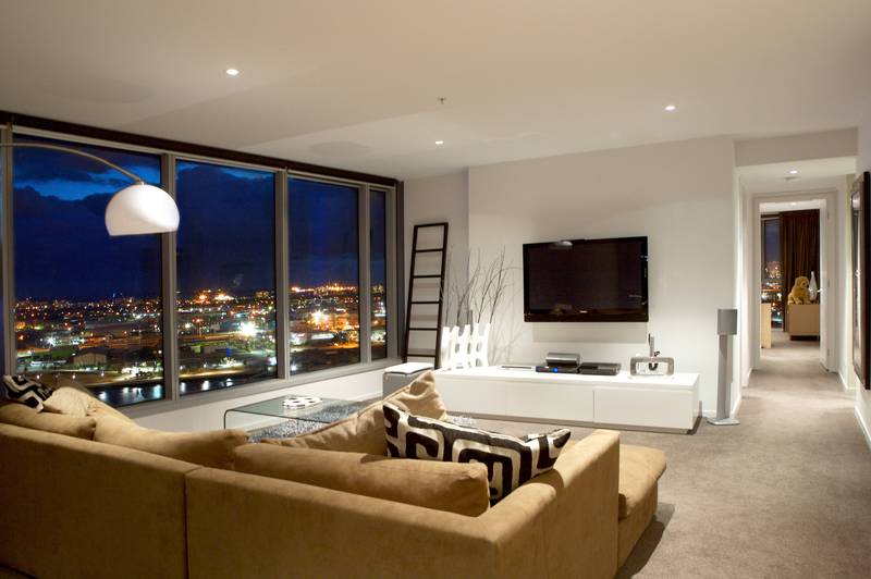 Captivating Water and City Views Picture 2