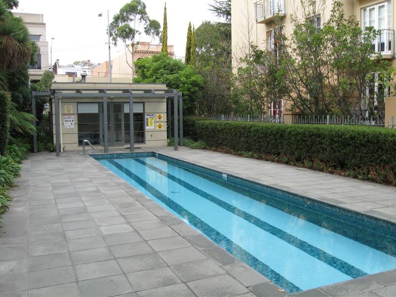 Luxury apartment located in exciting East Melbourne Picture 3