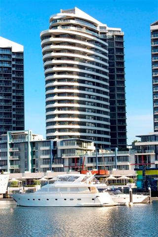 LIVE BY THE CITY - NEXT TO THE WATER Picture 1