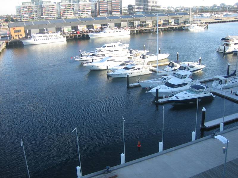 EXECPTIONALLY LARGE FULLY FURNISHED APARTMENT! Picture 1