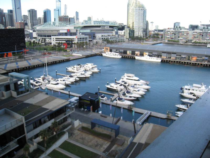 Spectacular Fully Furnished 2 Bedroom Apartment Picture 1