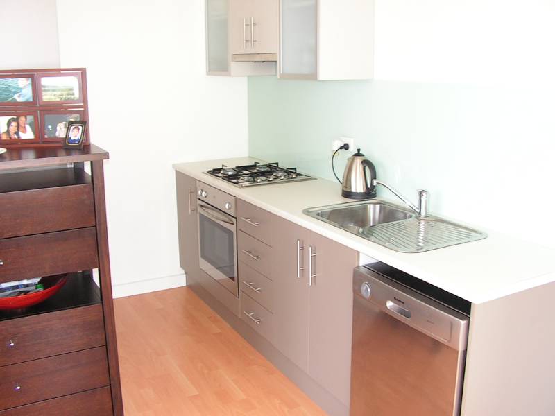 Recently Renovated Compact 1 Bedroom Picture 2