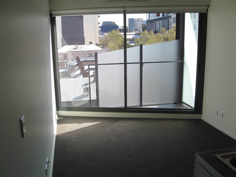 BRAND NEW STUDIO APARTMENT Picture 3