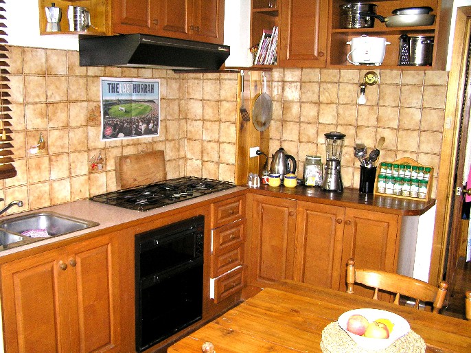 Art Deco 2 Bedroom Apartment Picture 2