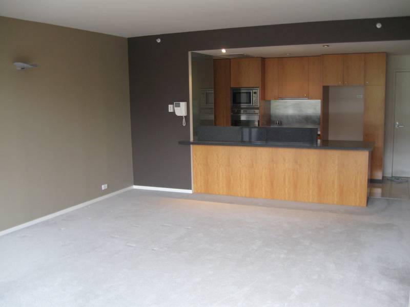 Spacious & Perfect Location, what more do you want... Picture 3