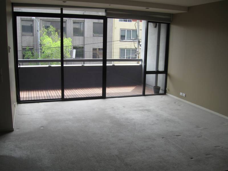 Spacious & Perfect Location, what more do you want... Picture 2