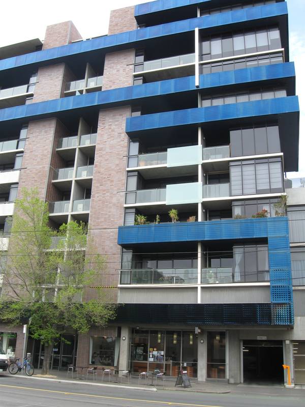 Spacious & Perfect Location, what more do you want... Picture 1