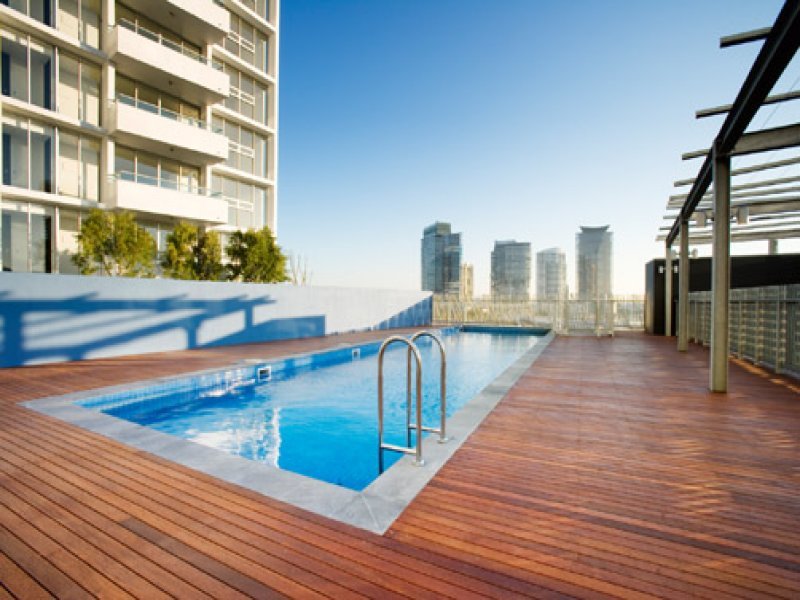 VILLAGE DOCKLANDS - 2 BEDROOMS + Study Picture 2