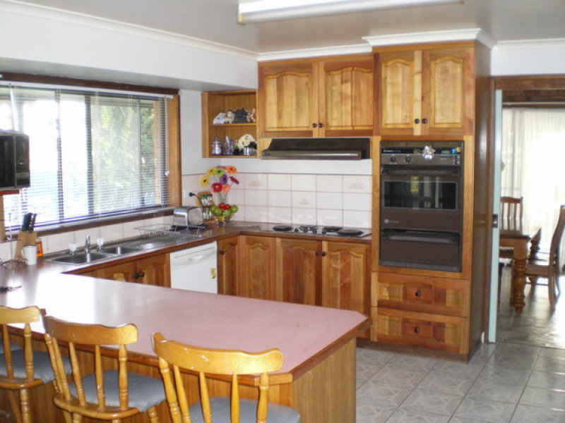 Lovely Home on 5 Acres Picture 2