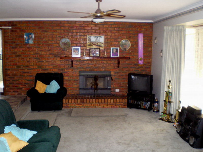 Lovely Home on 5 Acres Picture 3