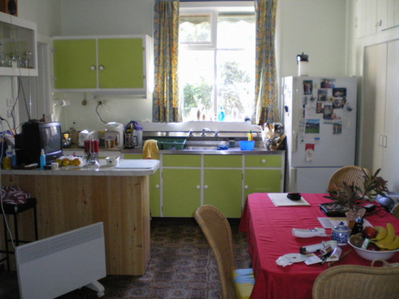 Town Living With Rural Atmosphere Picture 3